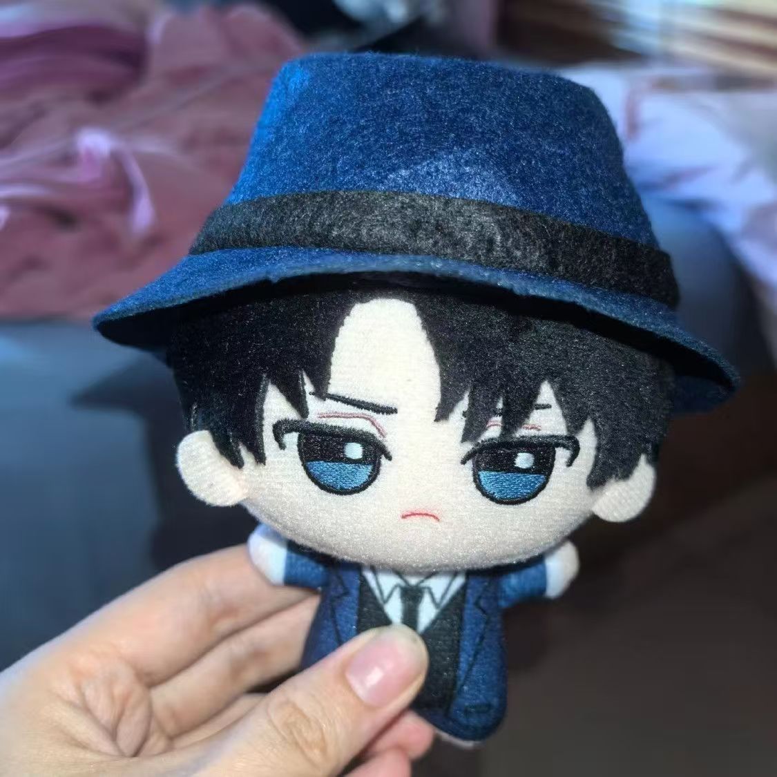 Cosplay Plushie Prop - Boneco de Pelúcia Levi Ackerman de