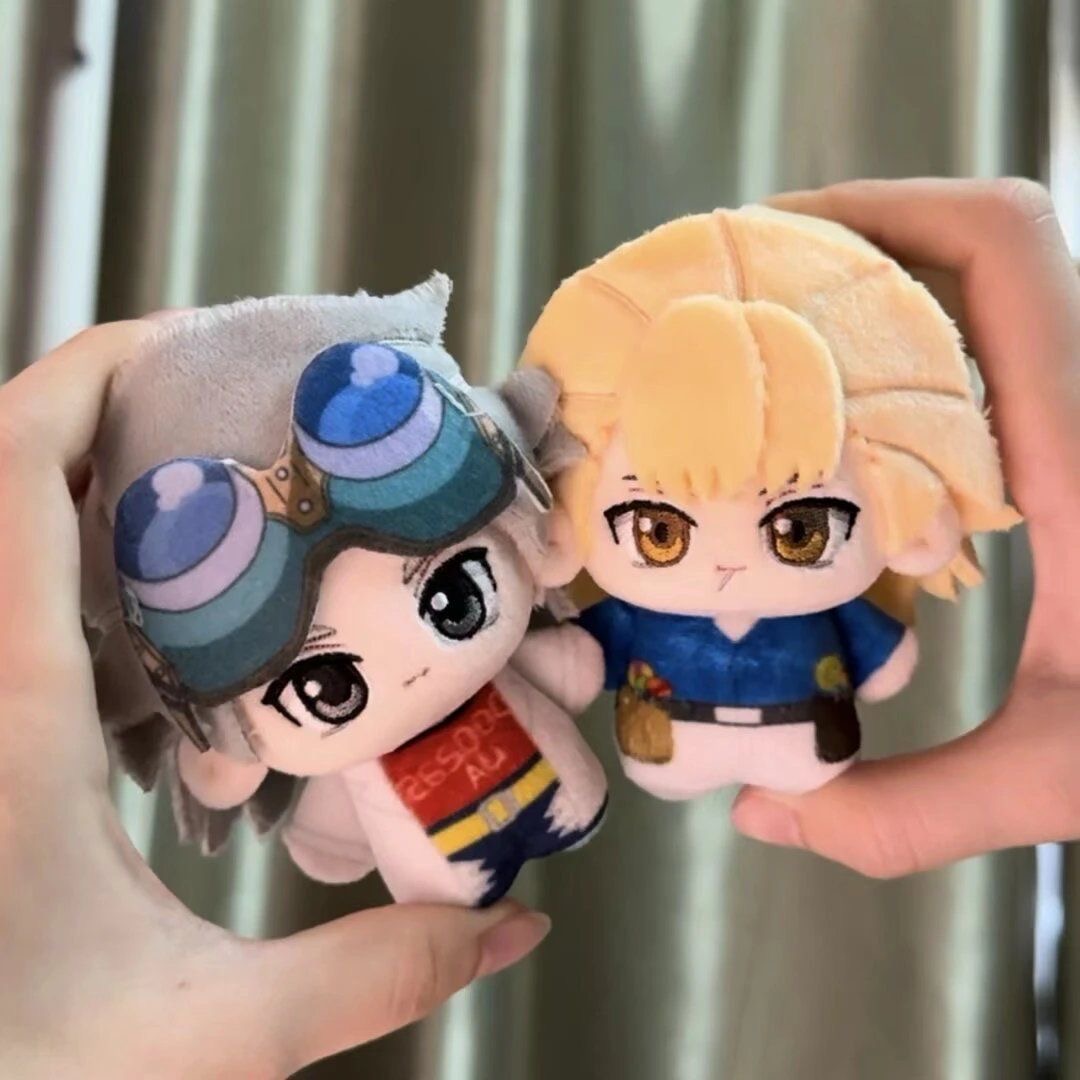 Cosplay Plushie Prop - Boneco de Pelúcia Dr. Xeno Houston